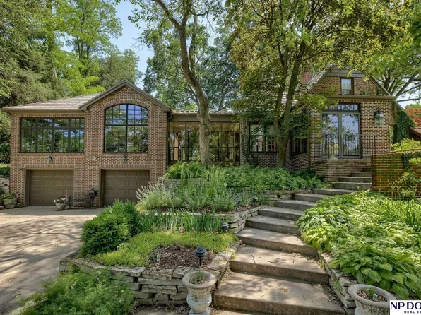 5913 Jones St, Omaha, NE 68106