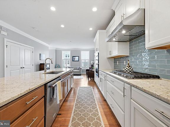 5th image of 12 Lila Ln