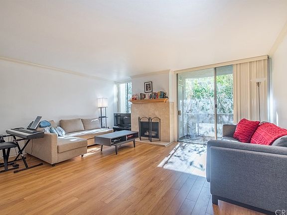 4th image of 5325 Newcastle Ave Unit 221