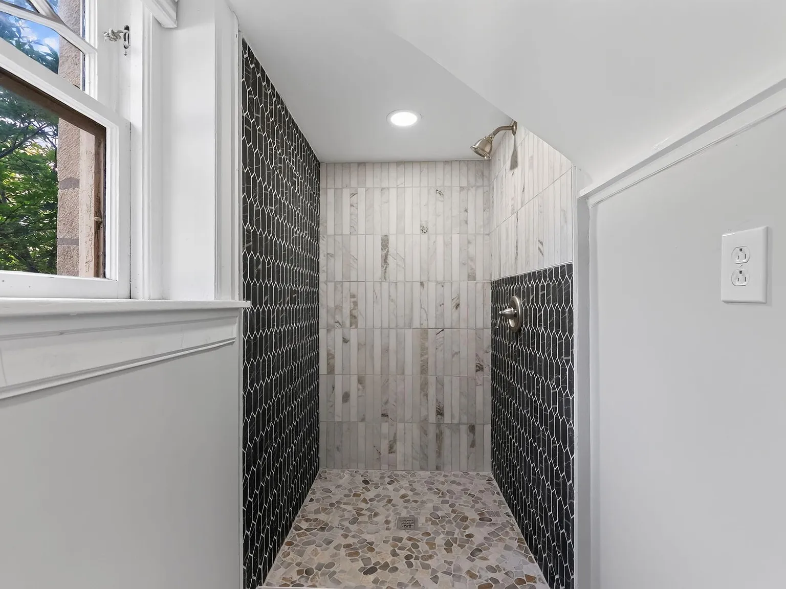 4 bed, 7.5 bath, 4452 sqft, $1,027 — Photo 2