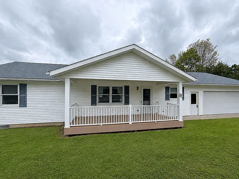 410 Sweetvalley Ln — Photo 1