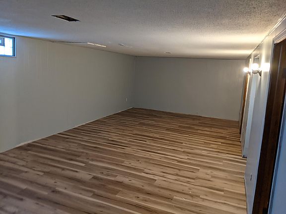 4th image of 1031 33rd St SE