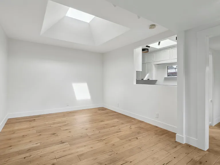 2747 Denby Ave — Photo 4