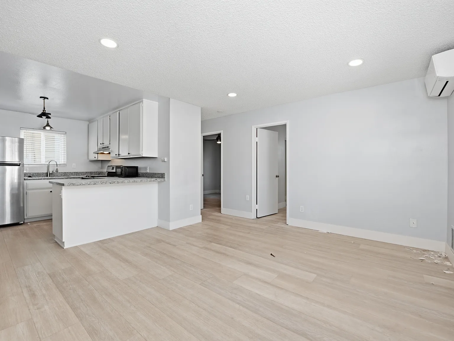 2 bed, 770 sqft, $3,195 — Photo 3