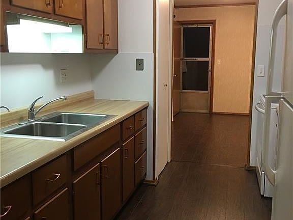 2nd image of 722 Surrey Cir