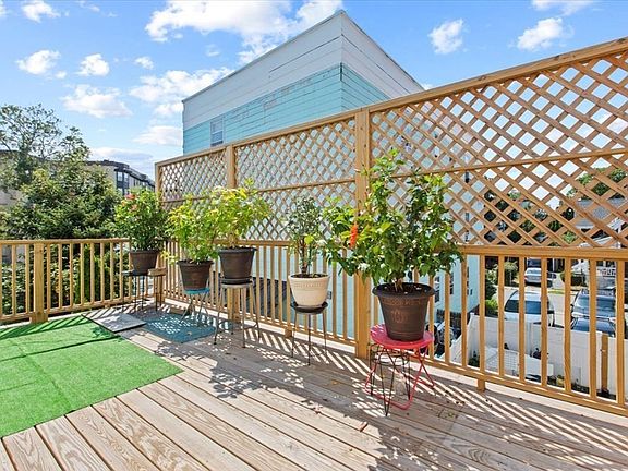 4th image of 12-16 Landon Cir Unit 1