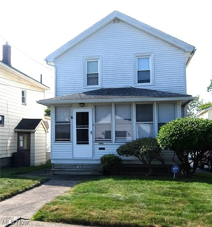 1023 South St photo 1