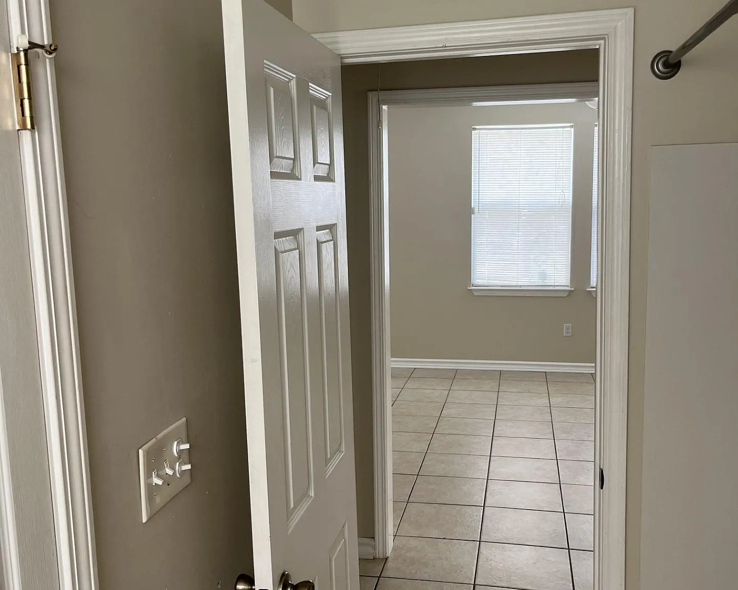 2 bed, 947 sqft, $1,200 — Photo 2