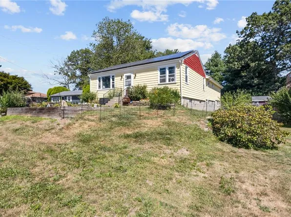 25 Shore Dr, Johnston, RI 02919