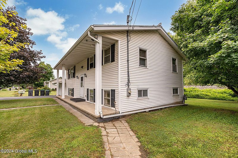 2nd image of 1098 Vley Road