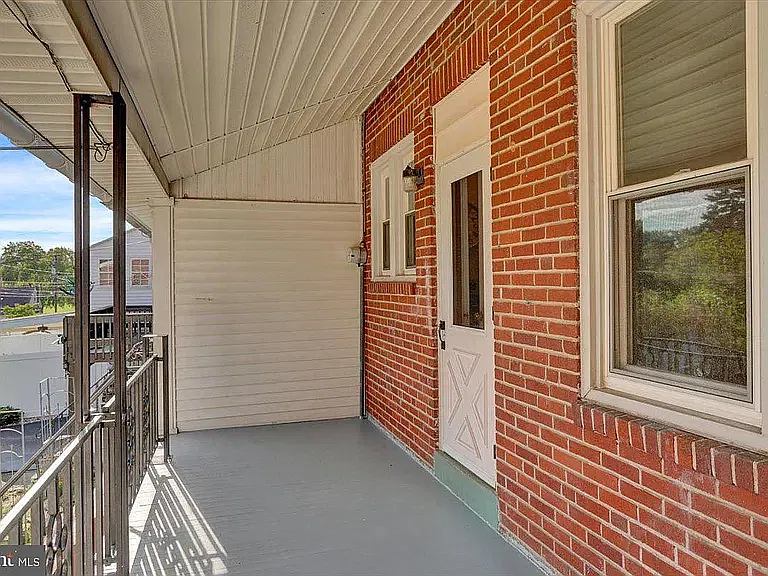 4 bed, 1.5 bath, 1462 sqft, $2,600 — Photo 3