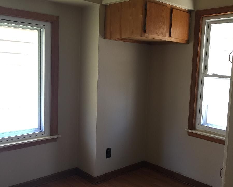 1st image of 1035 Mill St