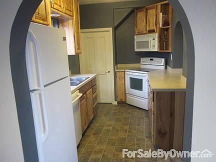 Kitchen Photo : This pictures gives a snapshot of the kitchen.