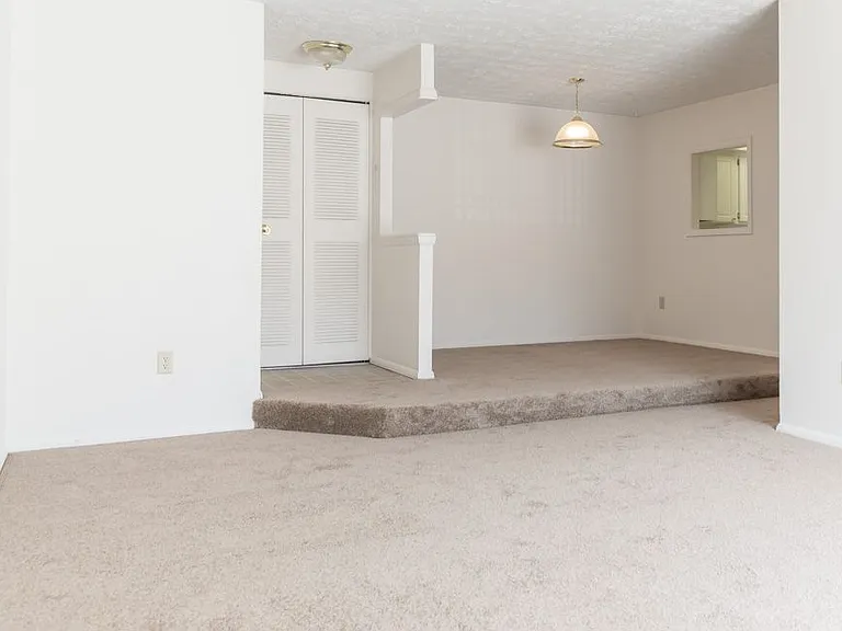 Windsor Gardens Apartments — Photo 50