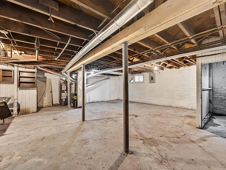 2025 Calvert St — Photo 34