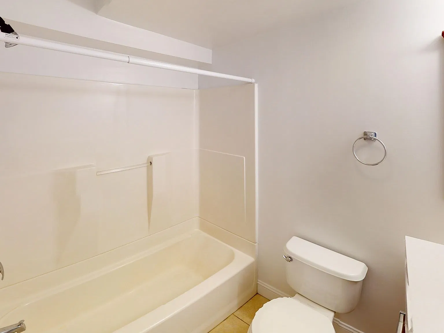 4 bed, 3.0 bath, 9999 sqft, $6,850 — Photo 4