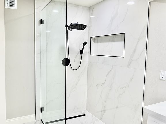 5th image of 2131 E Geneva Dr #1