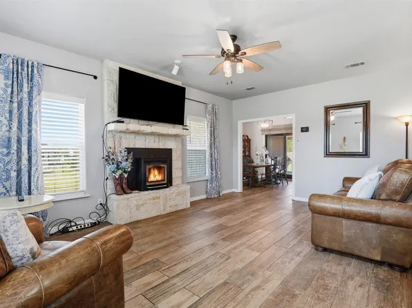 150 Summer Stone Ct, Weatherford, TX 76087