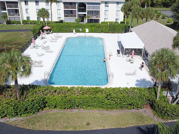 5th image of 1112 Green Pine Blvd