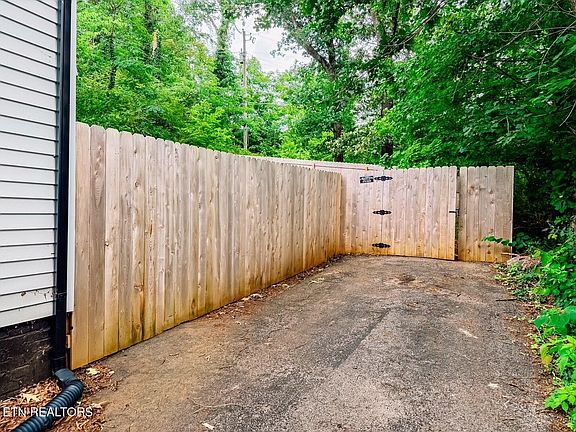 4th image of 2512 Greenfield Ln