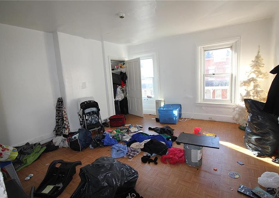 2nd image of 729 W Lafayette St