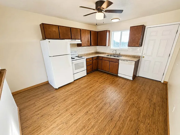 3020 Denver St — Photo 4