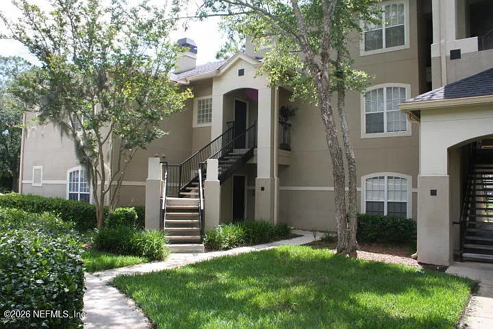 3 bed, 2.0 bath, 1413 sqft, $2,390 — Photo 3