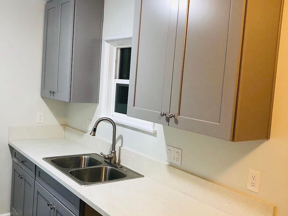 1st image of 1144 Knoll Dr #C