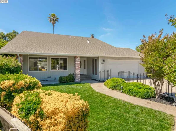 9851 Hickock Dr, Stockton, CA 95209