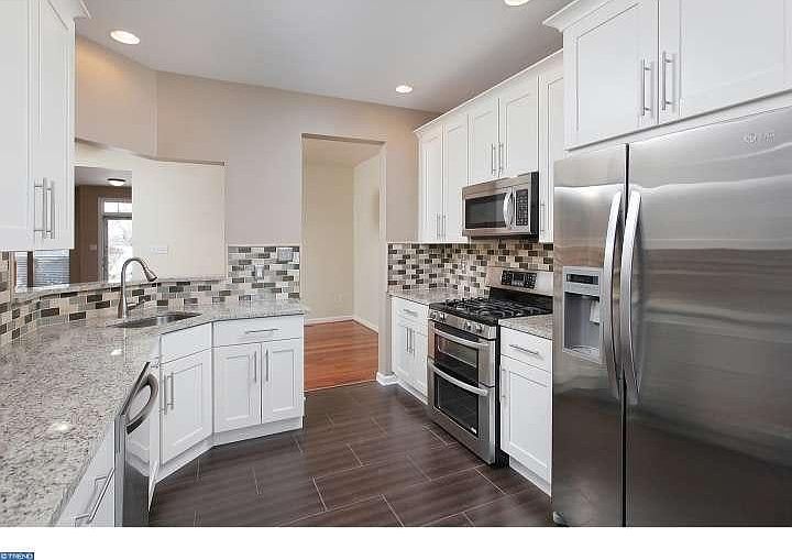 Modern Kitchen with Granite Counters and Stainless Steel App