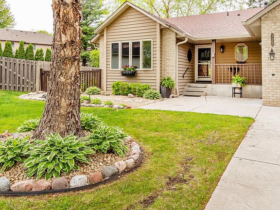 3rd image of 129 Hemlock Pl