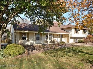 931 Maple Ln, Batavia, IL 60510