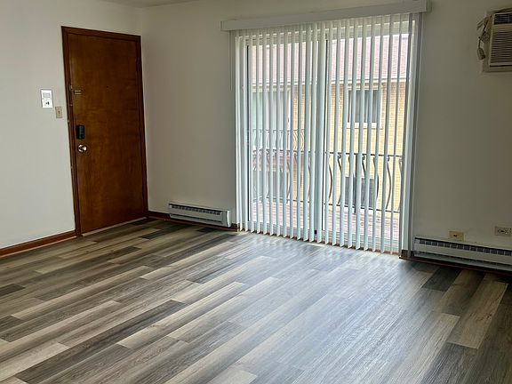 4th image of 17766 Rosewood Dr APT 5