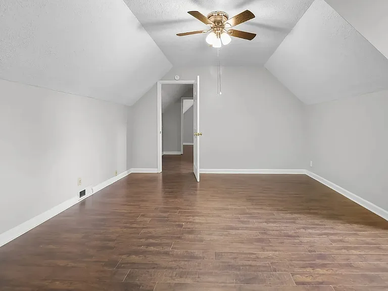 2301 Sherwood Hills Ct — Photo 29