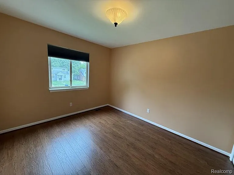 8303 Lenore St — Photo 13