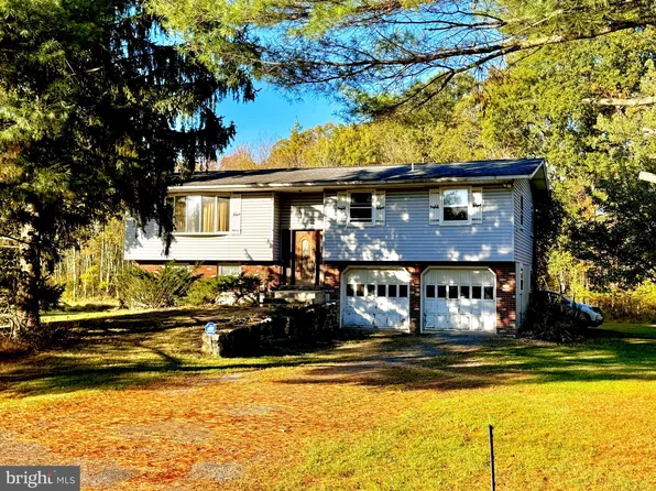 594 Dairy Ln, Brodheadsville, PA 18322