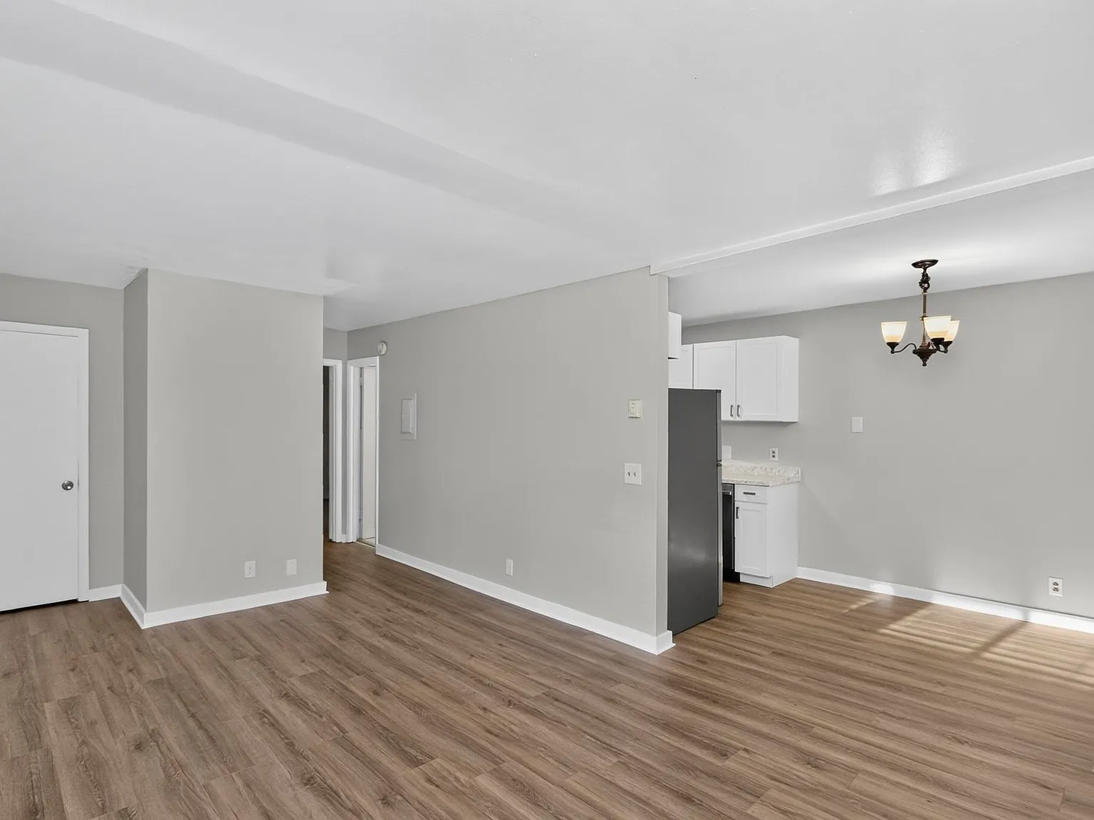 550 Harding Pl — Photo 3