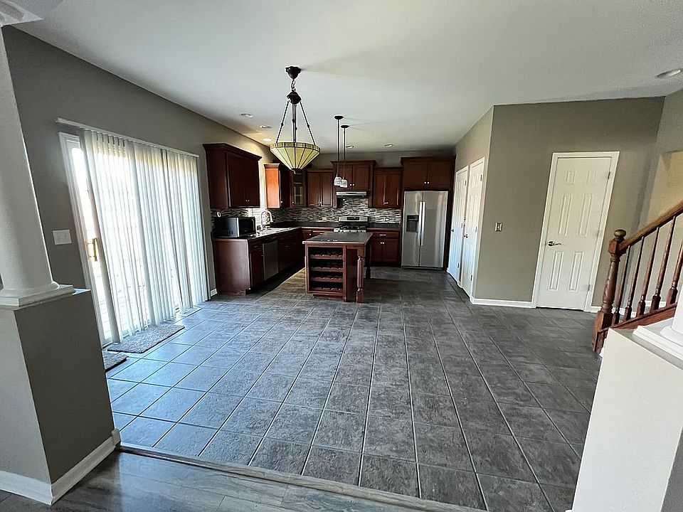 1st image of 1010 S Heritage Dr