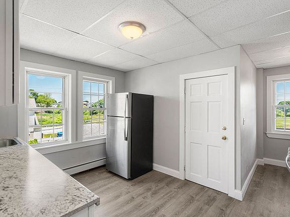 2nd image of 76 Sunnyside Ave #2