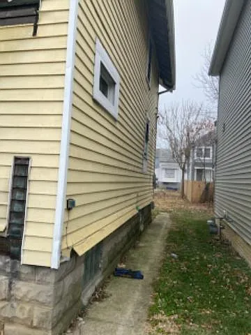 699 Seymour Ave photo 1