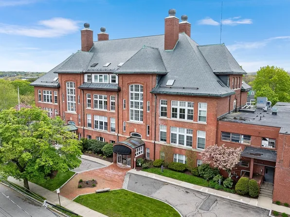 51 Pettee St APT 38, Newton, MA 02464