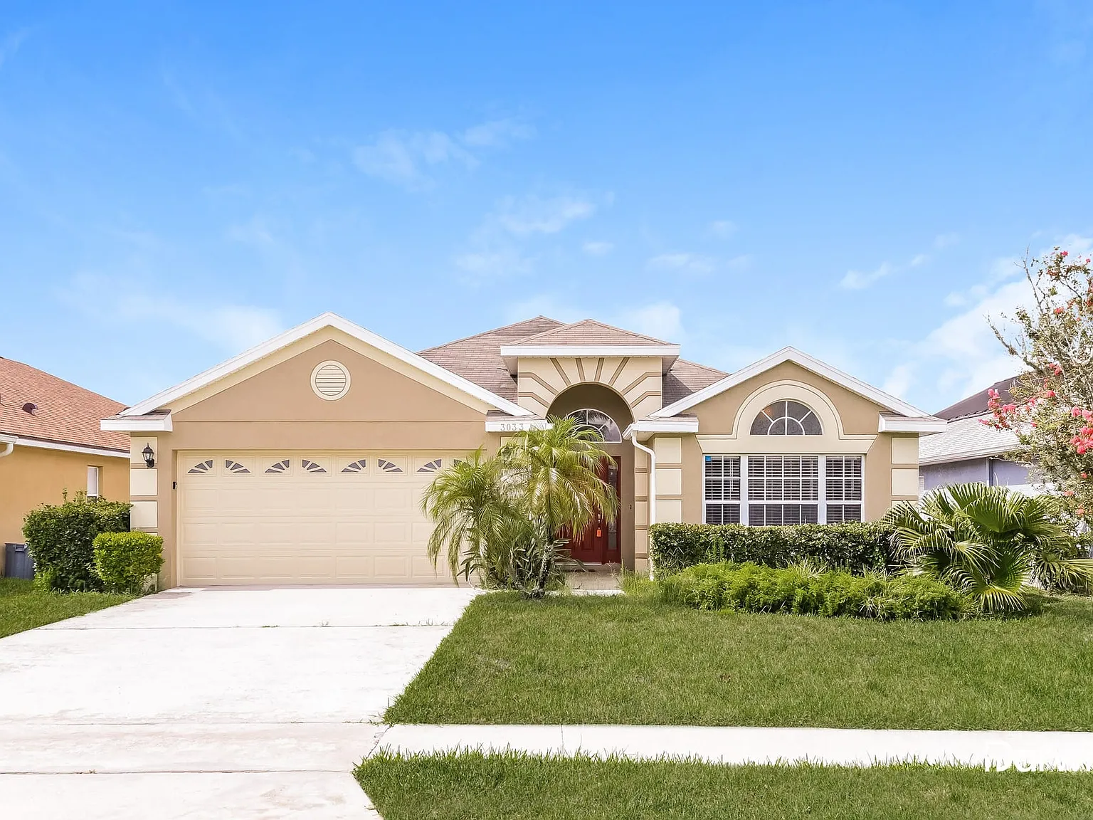 3 bed, 2.0 bath, 1726 sqft, $2,345 — Photo 1