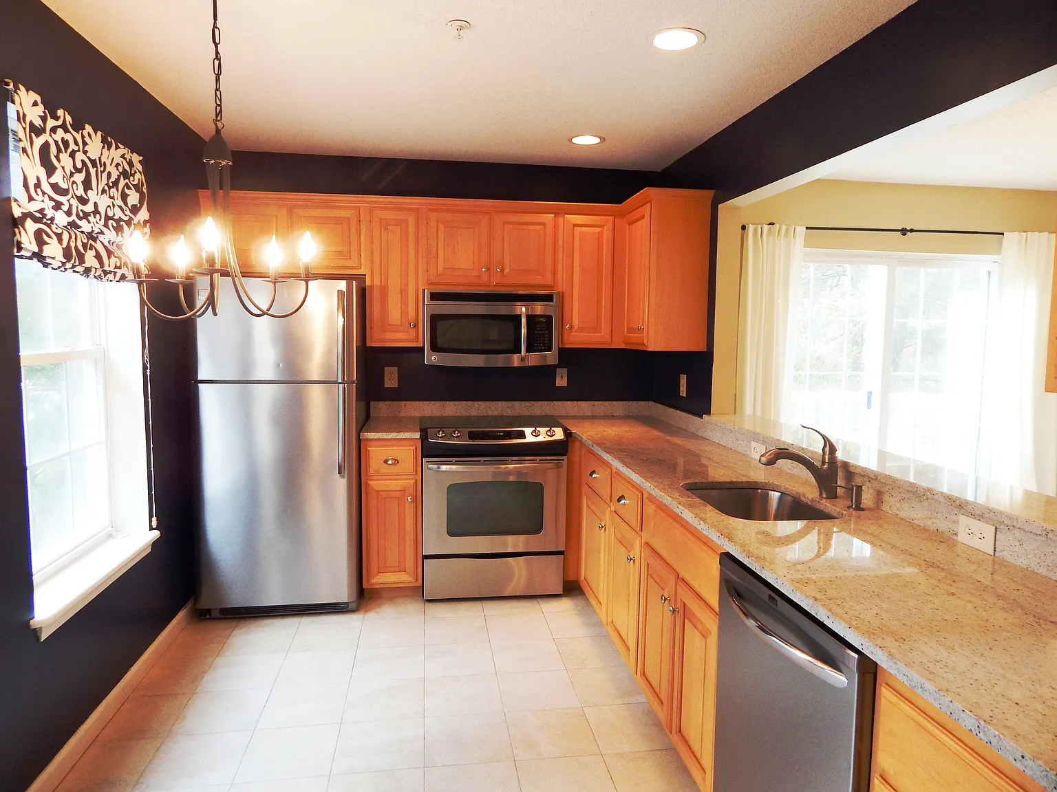 2 bed, 1.5 bath, 1460 sqft, $3,300 — Photo 4