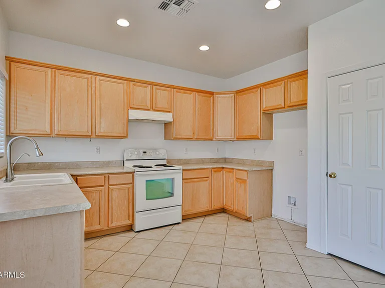 14584 W Watson Ln — Photo 10