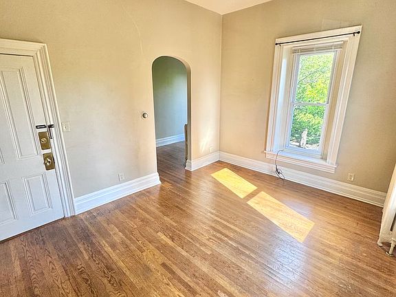 3rd image of 449 Chestnut St
