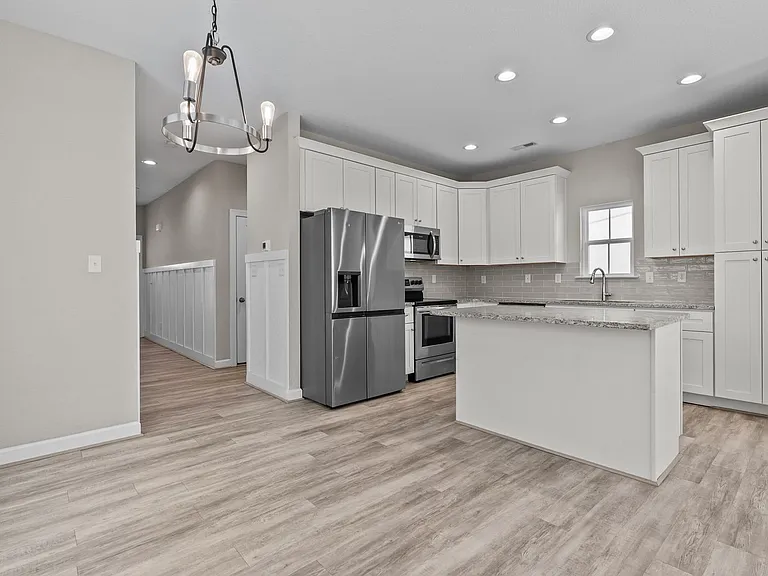 104 S Palm Ave — Photo 4