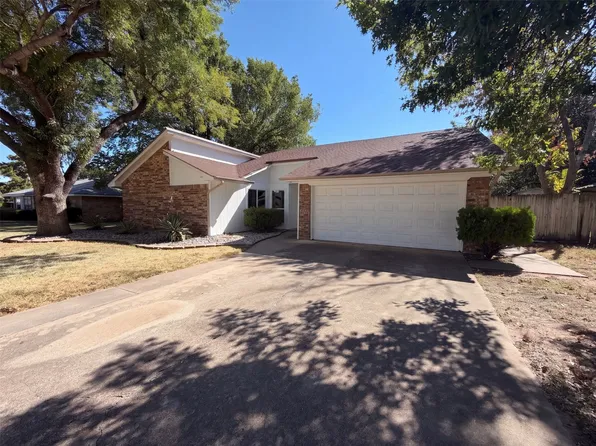 1208 Hillcrest Dr, Euless, TX 76039