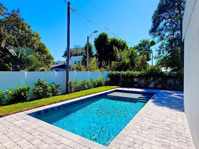 1156 Cocoanut Ave — Photo 40