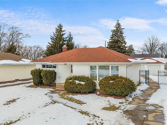 3rd image of 11120 Sharon Dr