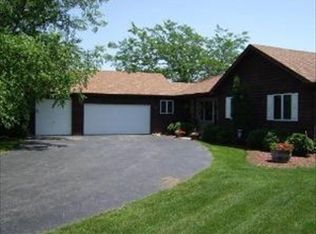 9215 Dirkshire Dr, Woodstock, IL 60098
